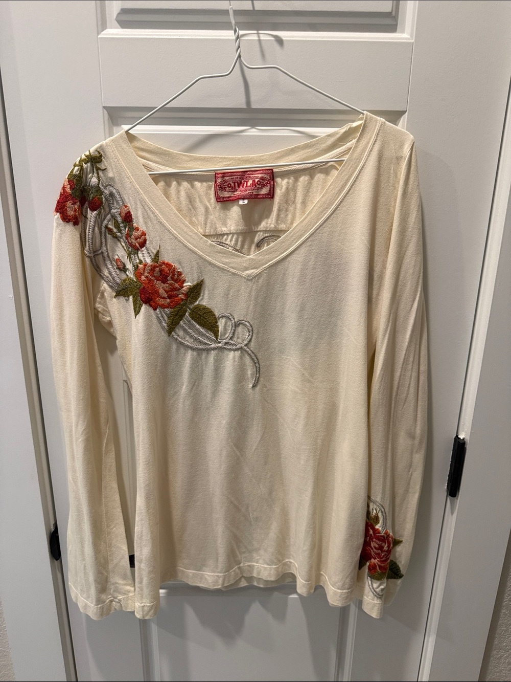 Vintage OWLA Cream V-Neck Long Sleeve Top with Red Floral Embroidery - Picture 9 of 9